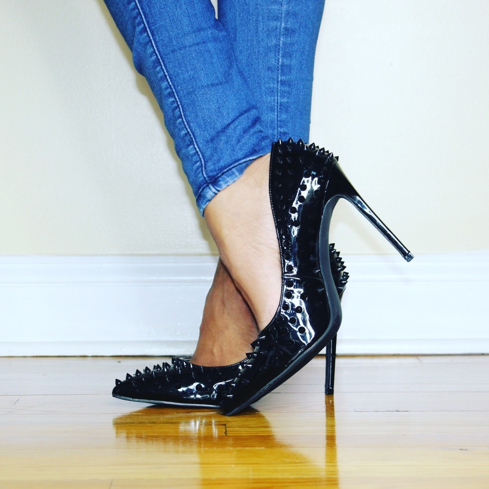 Spike Pump in Black & Hologram